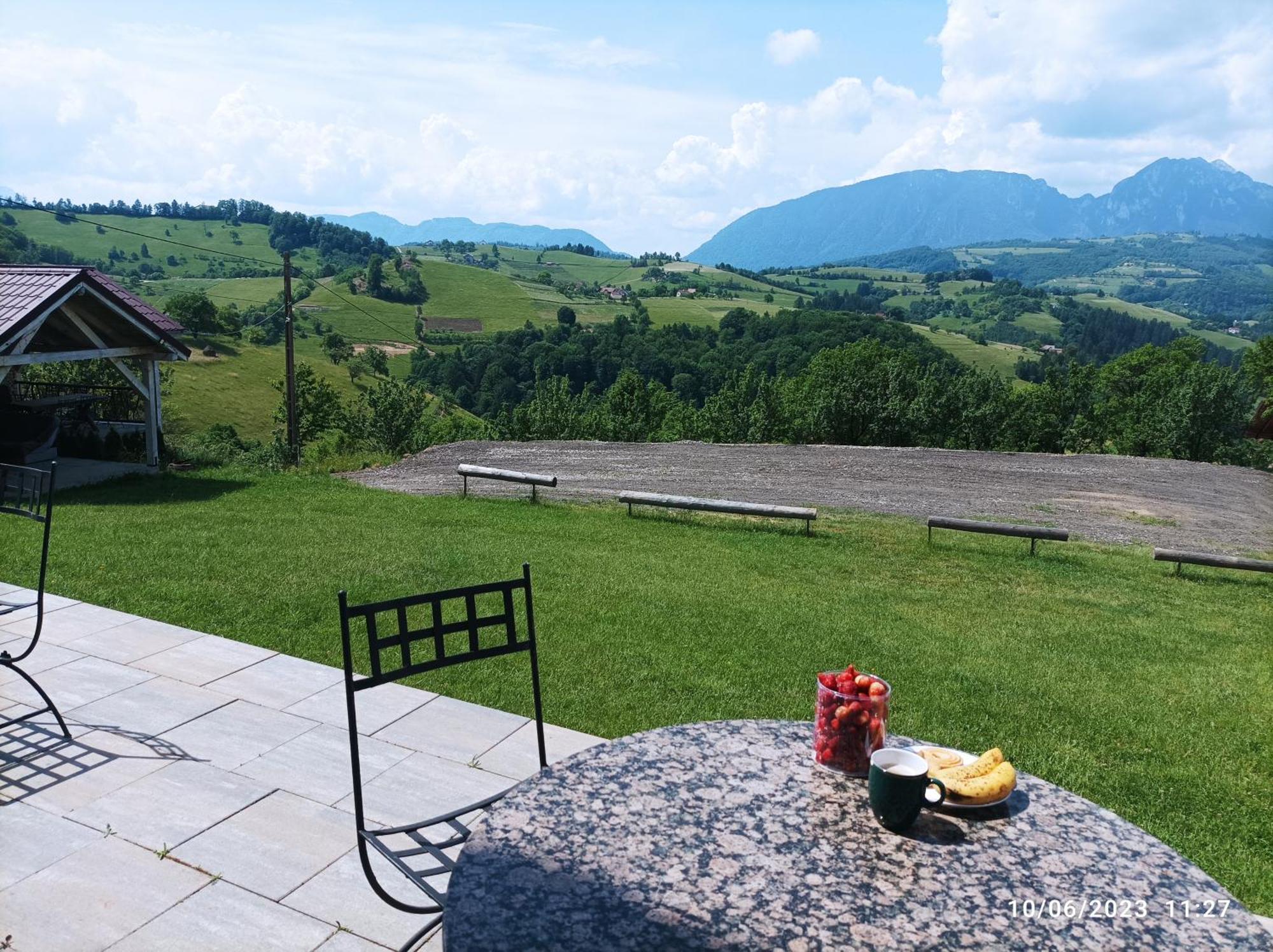 Casa Din Livada, Poiana Marului, Brasov Villa Luaran gambar